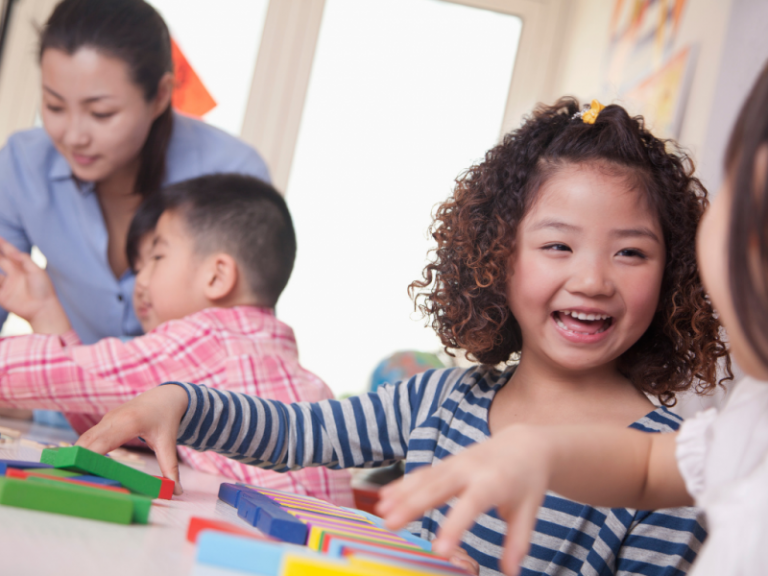 Different ways to teach English to young kids